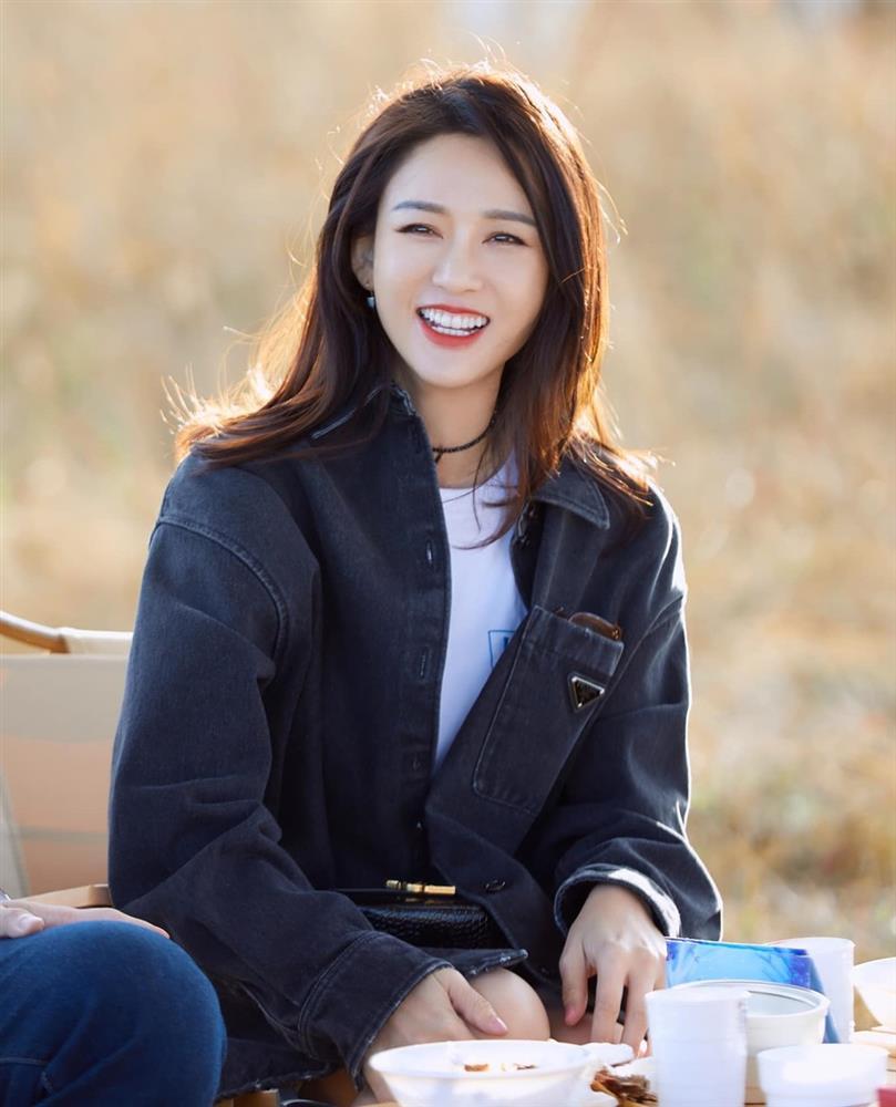 Lâm Tâm Như và Trần Kiều Ân gây xôn xao vì nhan sắc thật ở tuổi U50?-7