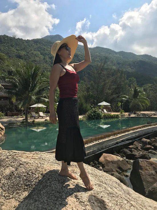 Mẹ Hồ Ngọc Hà U70 vẫn tự tin diện áo tắm, body khỏe khắn khiến nhiều người ngưỡng mộ-8
