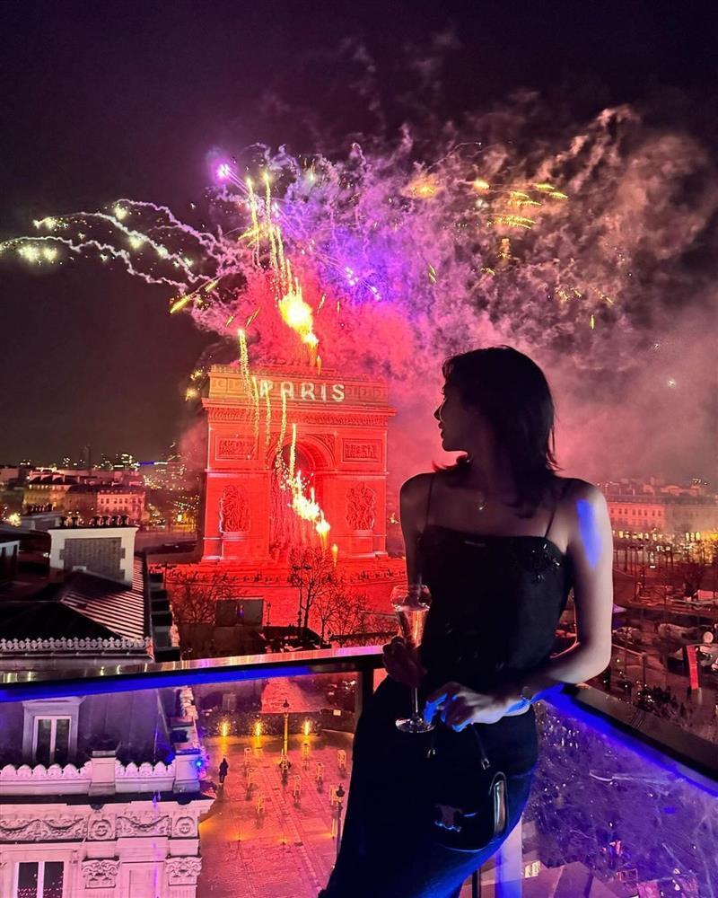 Chuyện tình ngày càng thắm thiết của Lisa và bạn trai tỷ phú-4