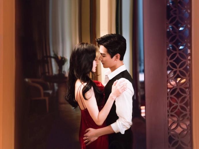 Dương Dương và Địch Lệ Nhiệt Ba lộ ảnh đăng ký kết hôn, thực hư thế nào?-3