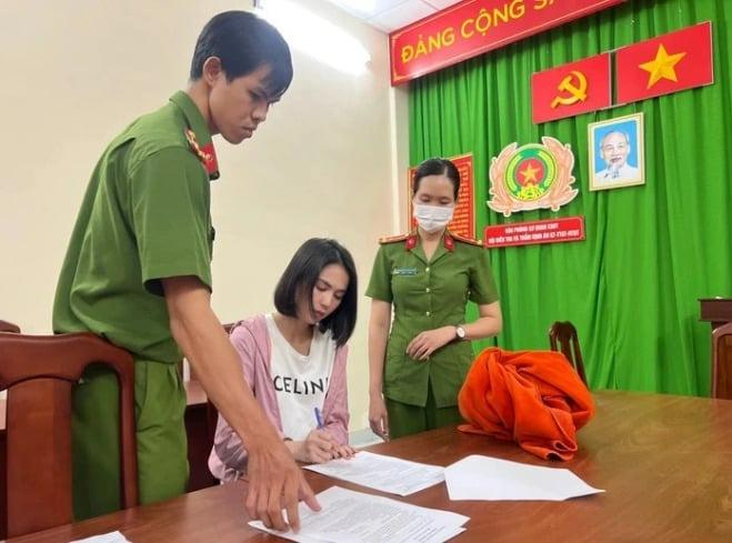 5 lùm xùm khuấy đảo showbiz Việt năm 2023: Ngọc Trinh bị bắt, Hoa hậu Ý Nhi bị tẩy chay-1