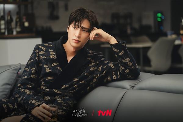 Hàng triệu khán giả châu Á cuốn theo màn trả thù chồng ngoại tình với bạn thân-12