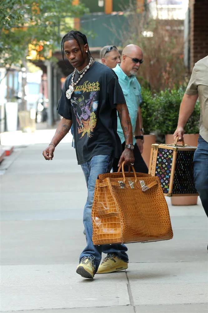 Rapper Travis Scott xách túi Birkin khổng lồ, có giá gần một tỷ đồng-2