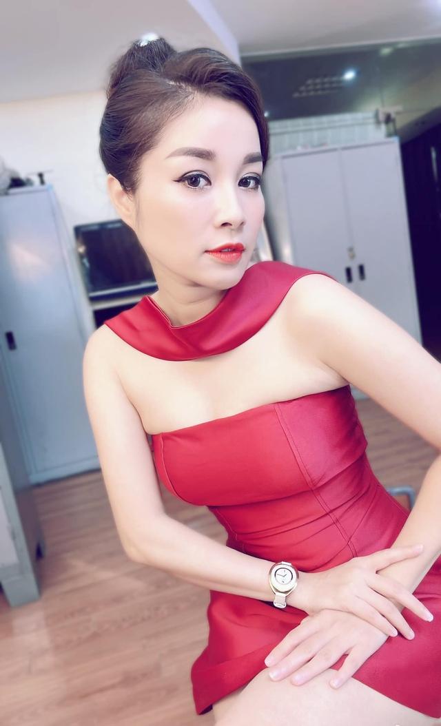 Nàng Vàng Anh đình đám giờ là Thượng uý Công an, tuổi U40 đẹp đằm thắm, ở nhà sang như khách sạn-10