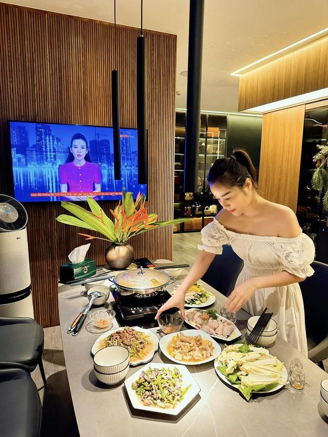 Nàng Vàng Anh đình đám giờ là Thượng uý Công an, tuổi U40 đẹp đằm thắm, ở nhà sang như khách sạn-4