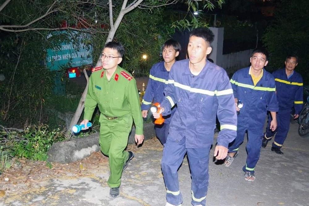 Trận mưa vàng dập tắt hoàn toàn đám cháy lớn trên núi Cô Tiên-2