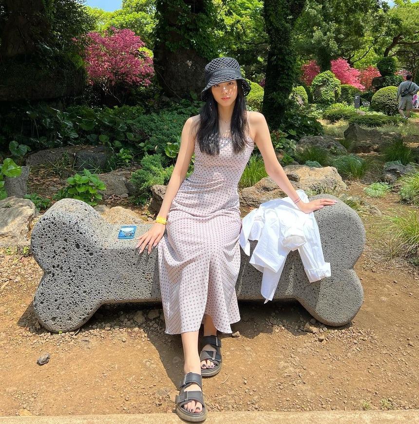 Tham khảo BLACKPINK 10 cách diện váy họa tiết trẻ trung và sang trọng cho dịp Tết-3