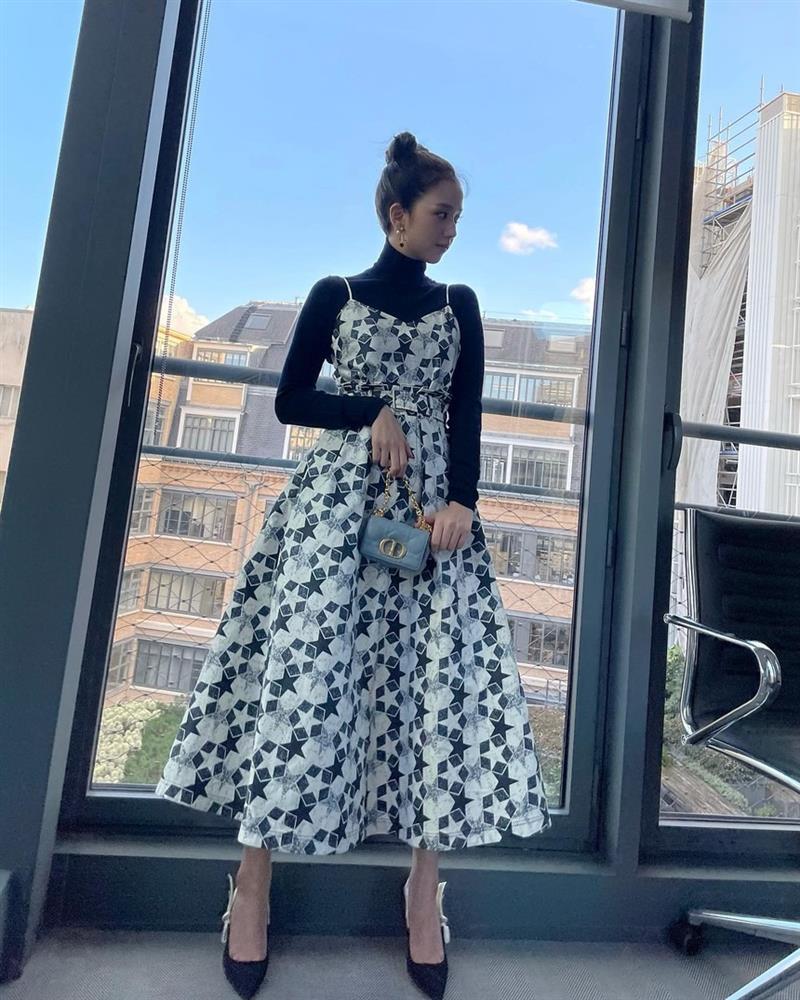 Tham khảo BLACKPINK 10 cách diện váy họa tiết trẻ trung và sang trọng cho dịp Tết-5