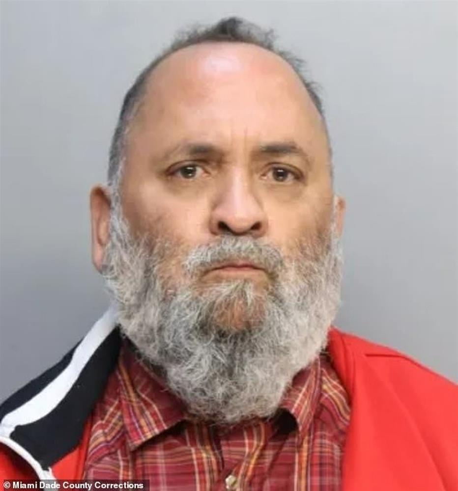 Vừa đưa con sang Mỹ định cư, Shakira đã bị đeo bám tới khủng hoảng-2