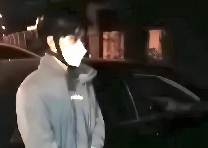 Bình Định: Tạm giữ nam thanh niên 12 lần đập kính ô tô, trộm cắp tài sản-1