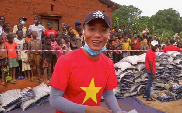 Đệ nhất hot girl Lào từng công khai tỏ tình muốn lo cho Quang Linh Vlogs giờ ra sao?-1