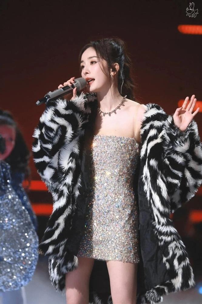 Những kiểu áo khoác lông sang xịn mịn các nàng không thể bỏ lỡ-4