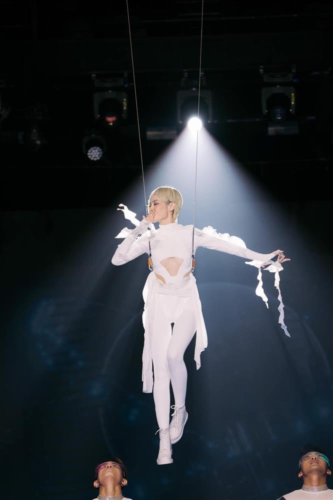 5 lần 7 lượt không tách Lệ Quyên, một chị đẹp đứng giữa tâm bão chỉ trích-5