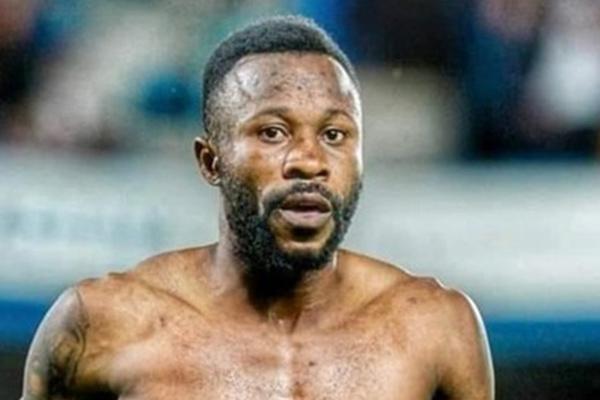 Người vợ của cầu thủ nổi tiếng hư hỏng nhất nước Anh-11