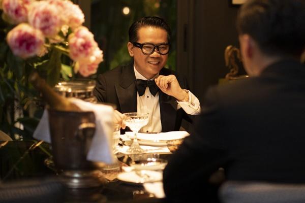 NTK Thái Công ăn trứng vịt lộn bằng bộ đồ nghề 50 triệu đồng, có gì khác biệt?-10