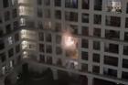 Video người dân đốt pháo hoa tại ban công chung cư ở Hà Nội gây 