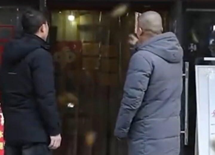 Trúng số độc đắc hơn 19 tỷ, người đàn ông hành động cực ngầu-1