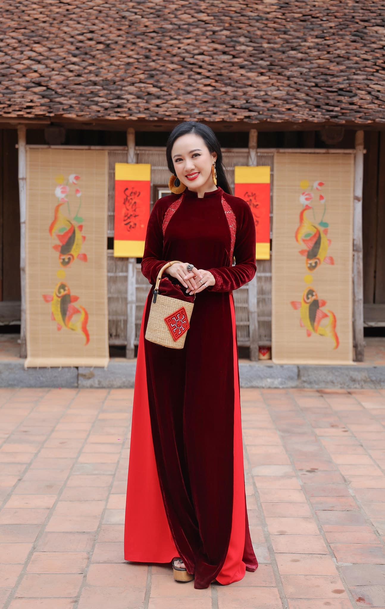 BTV Hoài Anh lần đầu đưa con gái tới trường quay, hai mẹ con đọ sắc cực xịn-1