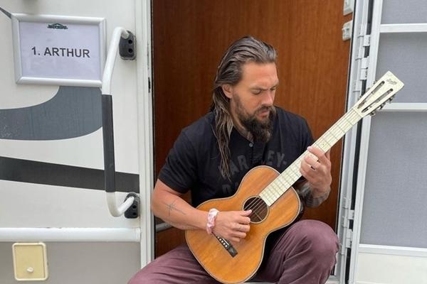 Tài tử Jason Momoa thích sống du mục và mặc... khỏa thân-4