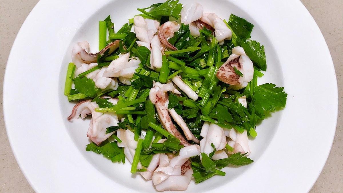 Cần tây tốt, nhiều dinh dưỡng nhưng đại kỵ với loạt thực phẩm sau, nên tránh kẻo hại sức khỏe-2