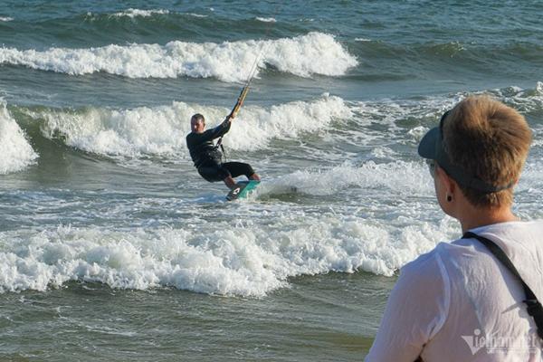 Kỳ vĩ ngôi làng trên vách đá ở Tây Phi-1