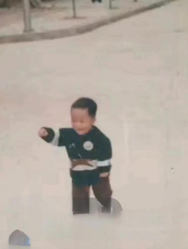 Bị vứt bỏ ở bãi rác, 29 năm sau cậu bé tìm được cha mẹ ruột-1