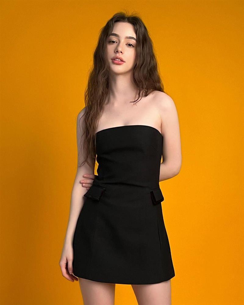 Búp bê Nga đẹp nhất thế giới mặc khoe eo thon, da trắng ở tuổi trưởng thành-6