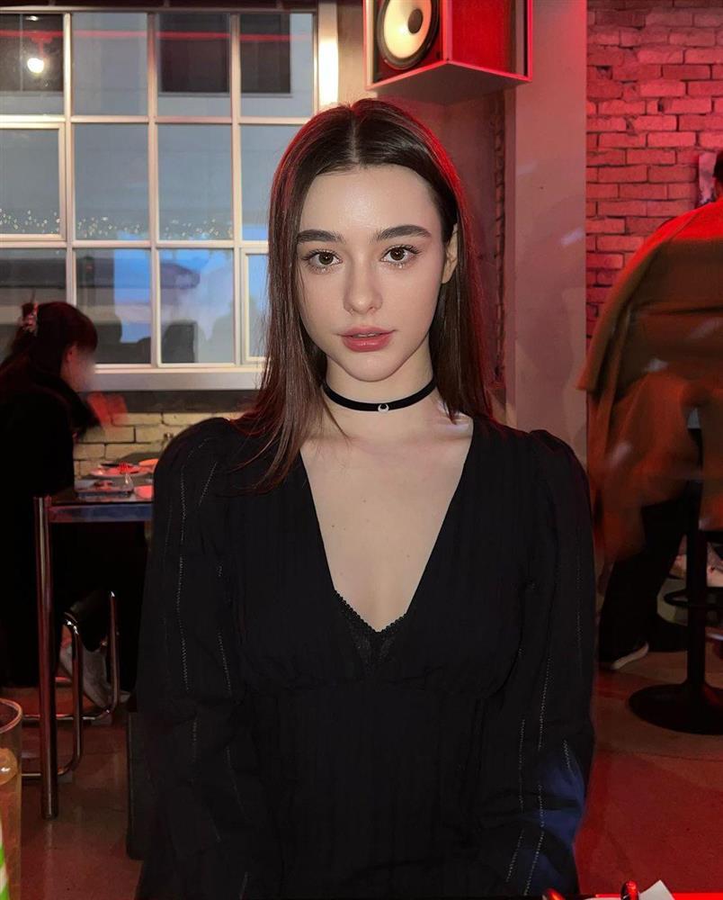 Búp bê Nga đẹp nhất thế giới mặc khoe eo thon, da trắng ở tuổi trưởng thành-7