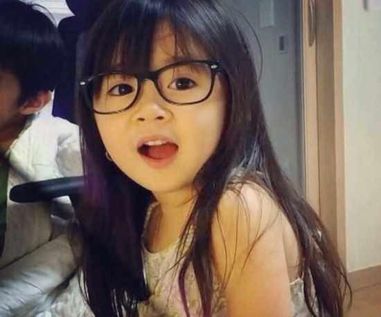 Cô bé vì xinh như thiên thần từng bị đồn được đại gia Dubai nhận nuôi giờ ra sao?-2