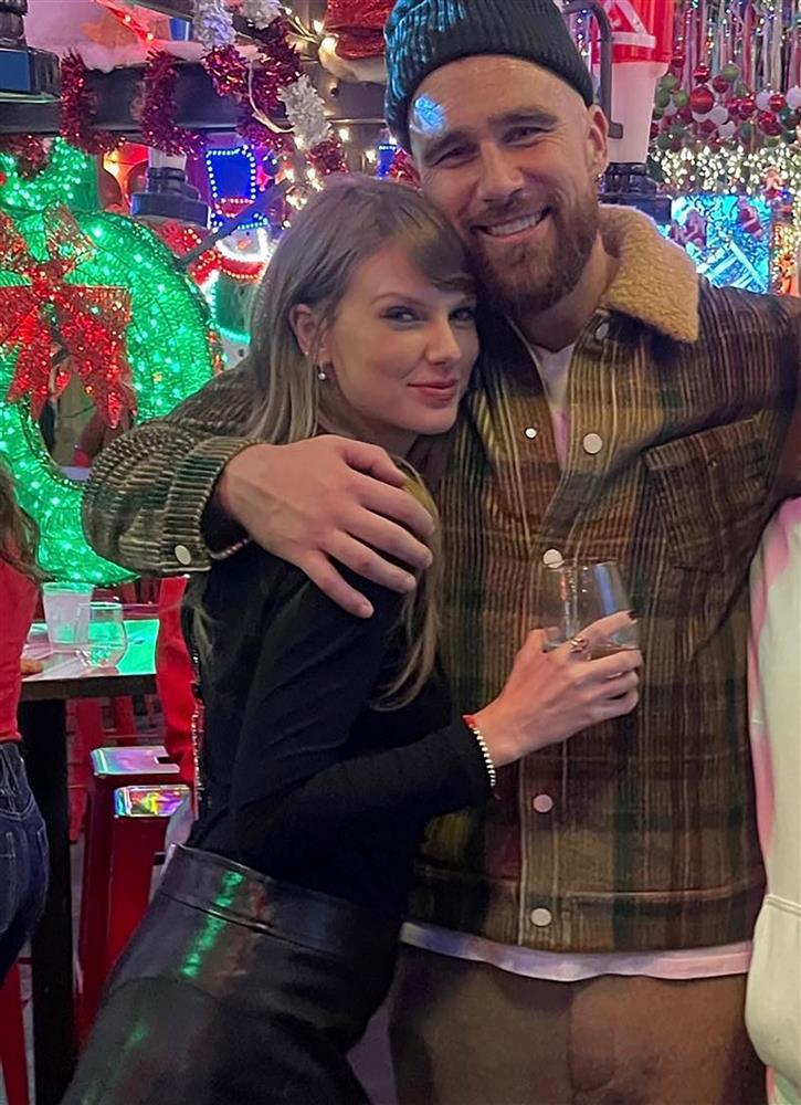 Rumor has it that Taylor Swift will get engaged to her footballer