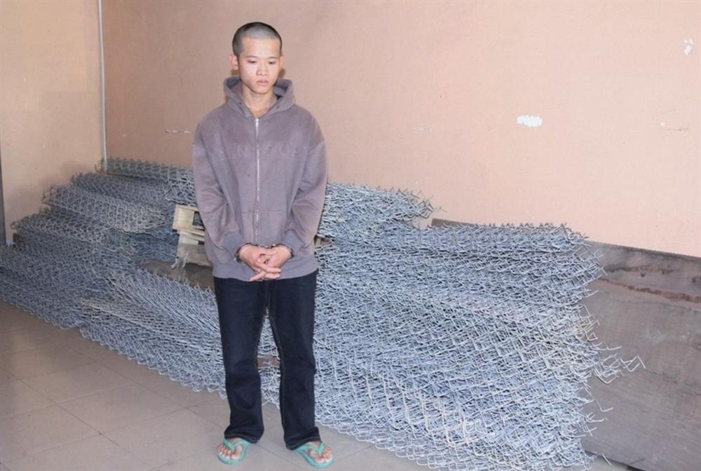 Cắt hàng rào bảo vệ cao tốc Bắc - Nam bán đồng nát-1