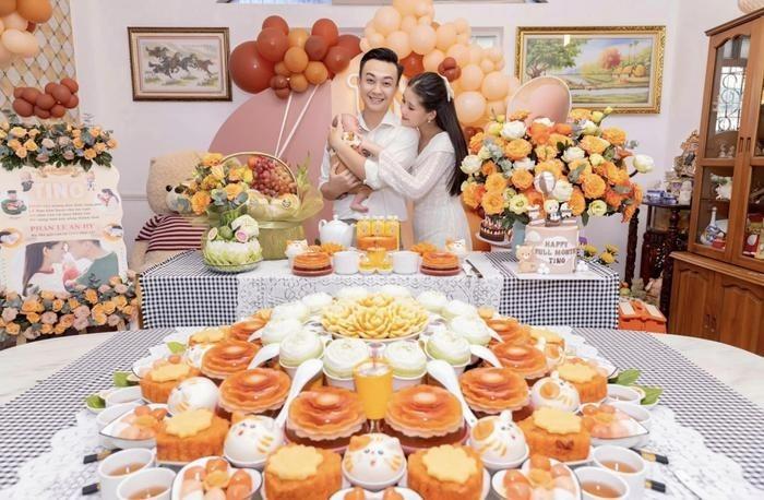 Gia đình Lê Âu Ngân Anh làm đầy tháng cho nhóc tỳ, hé lộ tên thật và tính cách đặc biệt con trai-1