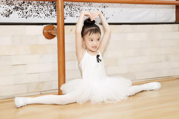 Con gái Vy Oanh 6 tuổi: Xinh xắn, đáng yêu, mê ca hát như mẹ-4