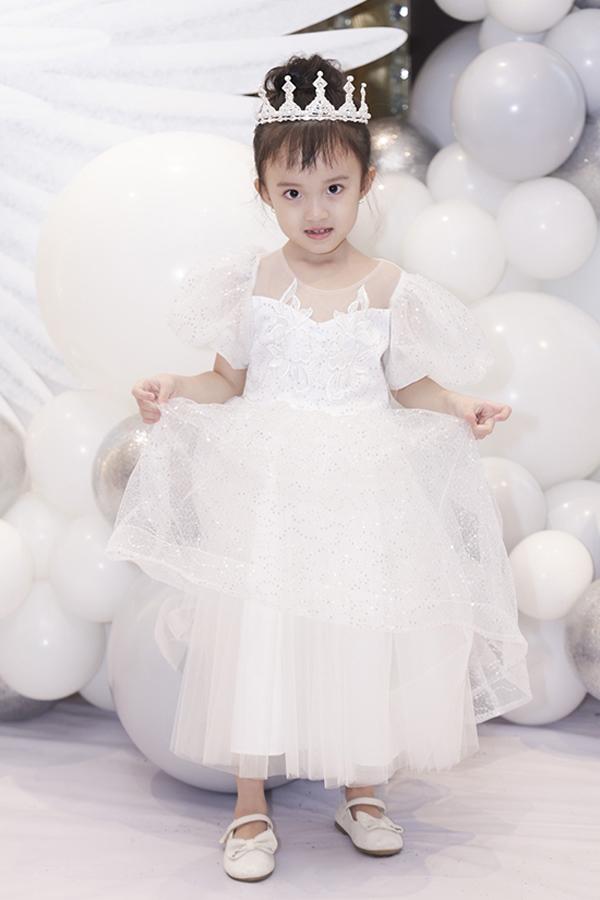 Con gái Vy Oanh 6 tuổi: Xinh xắn, đáng yêu, mê ca hát như mẹ-6