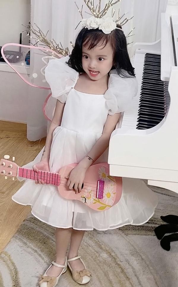 Con gái Vy Oanh 6 tuổi: Xinh xắn, đáng yêu, mê ca hát như mẹ-8