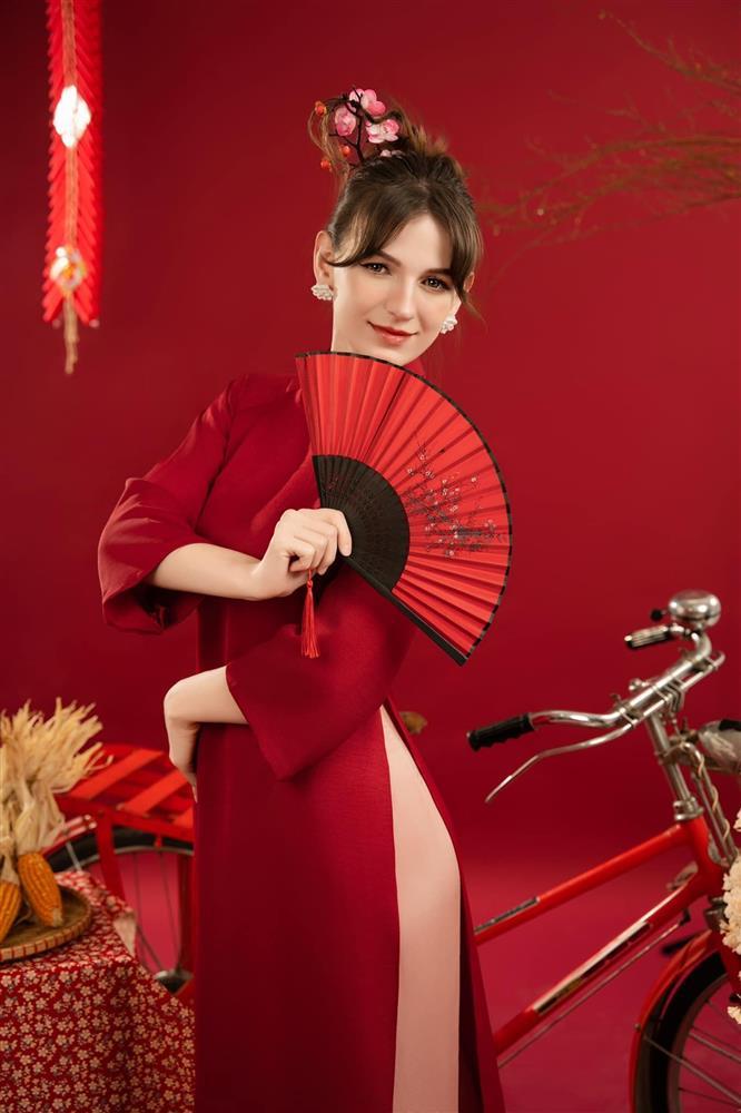 DJ Tây đẹp nhất Hà thành khiến fan phải dụi mắt khi mặc quần mặc như không với áo dài-4