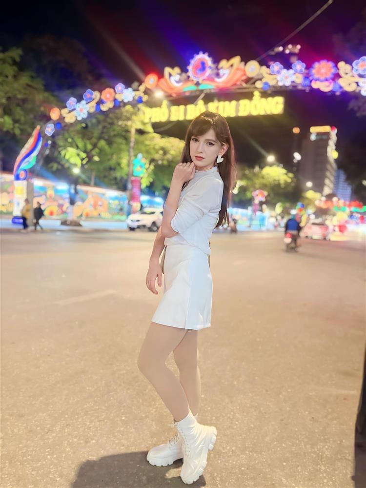 DJ Tây đẹp nhất Hà thành khiến fan phải dụi mắt khi mặc quần mặc như không với áo dài-8