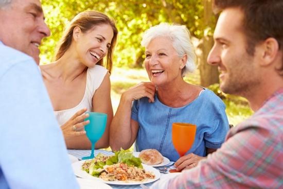 Mẹ tuyên bố 'cấm cửa' nếu tôi không đưa người yêu về ăn Tết