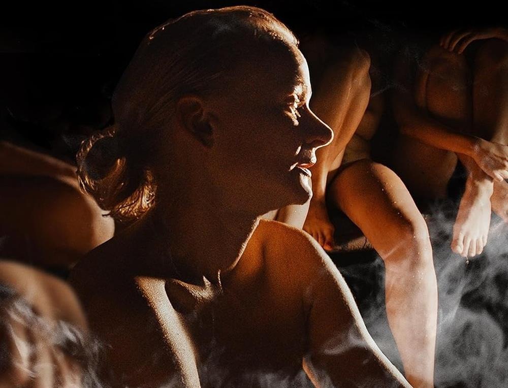 Bộ phim chỉ xoay quanh cảnh tắm của phụ nữ khiến giới phê bình sửng sốt-1