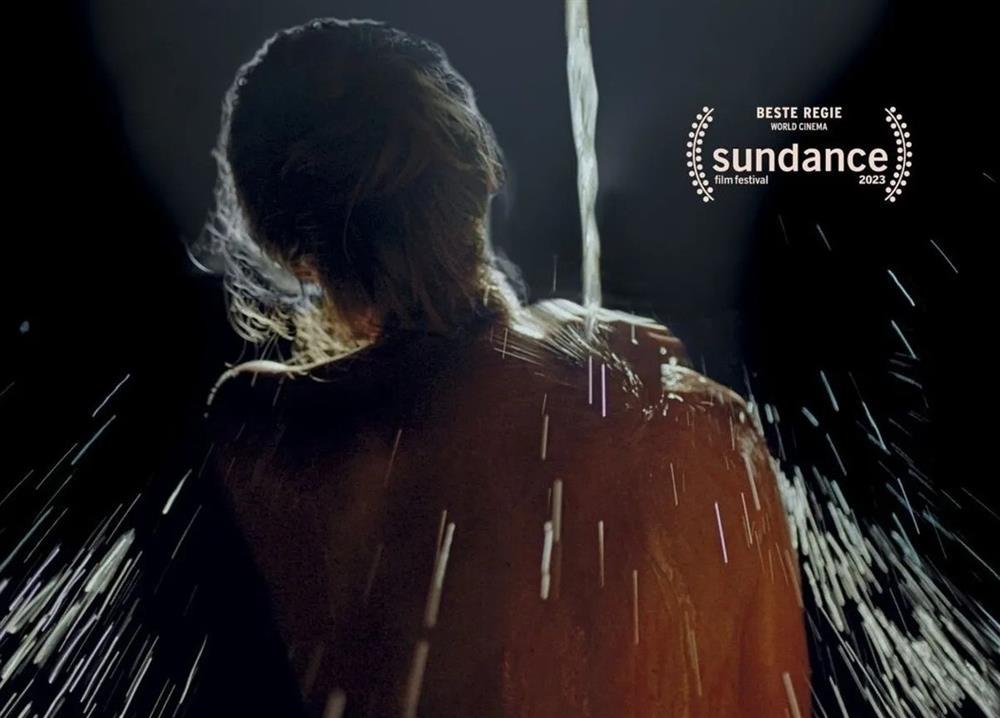 Bộ phim chỉ xoay quanh cảnh tắm của phụ nữ khiến giới phê bình sửng sốt-2