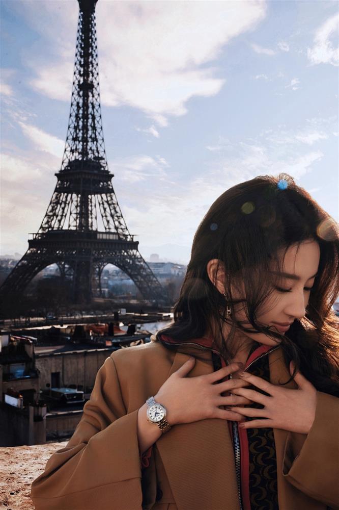 Nhan sắc khuynh thành của Lưu Diệc Phi tại trời Tây, chỉ uống cà phê cũng lên hot search-2