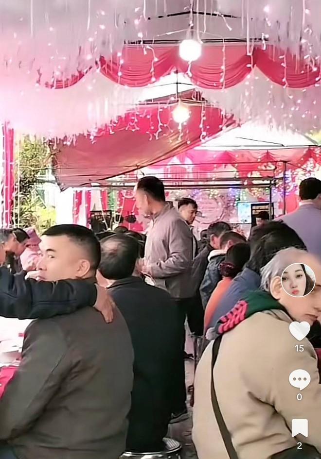 Xuất hiện hình ảnh được cho là Phúng Phính Hà Giang đã lên xe hoa-1