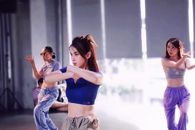 Chị đẹp Tú Vi tiết lộ nhận nhiều chỉ trích: Tôi có buồn khi đọc những bình luận chửi bới mình chứ-7