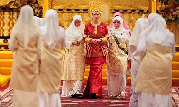Giá trị quà cưới mà Hoàng tử Brunei trao cho cô dâu thường dân khiến ai cũng bất ngờ-3