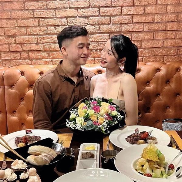 5 cầu thủ Việt có chuyện tình chị em với bạn gái xinh đẹp-1