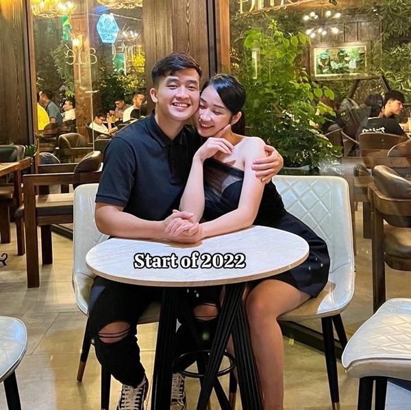 5 cầu thủ Việt có chuyện tình chị em với bạn gái xinh đẹp-2