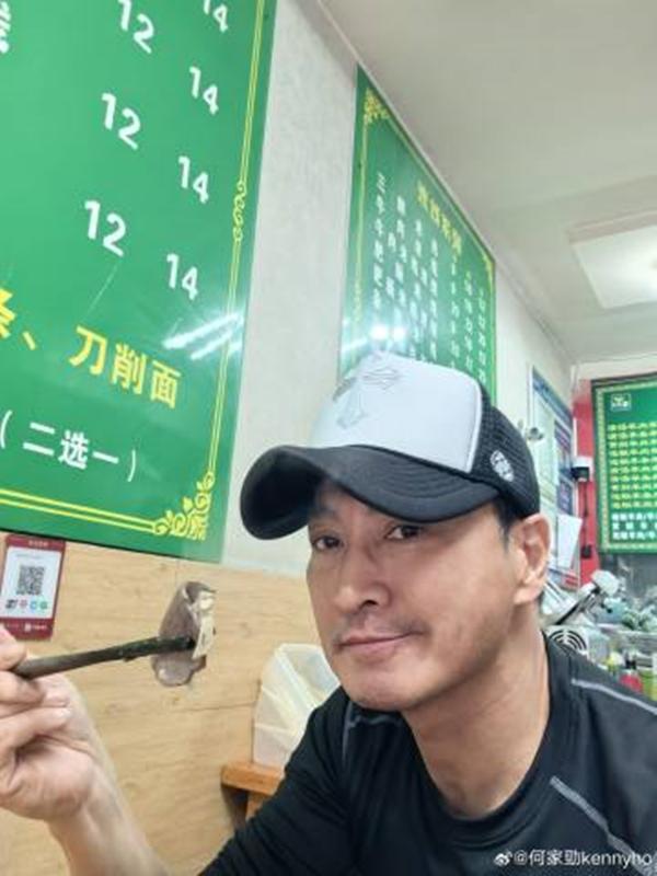 Bị đồn hói đầu, Triển Chiêu Hà Gia Kính có màn đáp trả cực chất-3