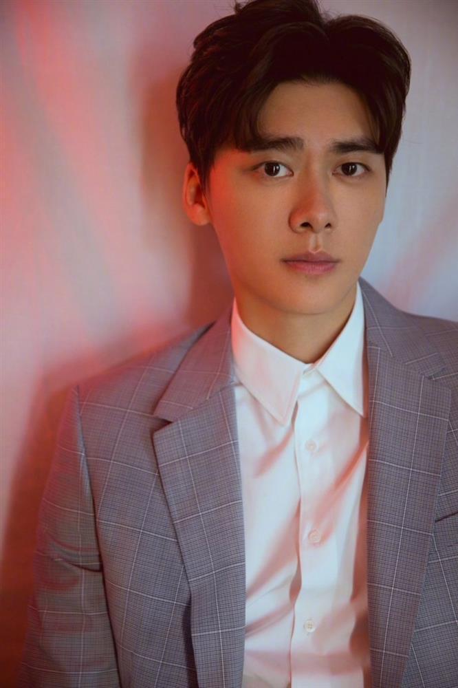 Lý Dịch Phong xuất hiện hiếm hoi hậu bê bối mua dâm, không về quê ở ẩn như lời đồn-2