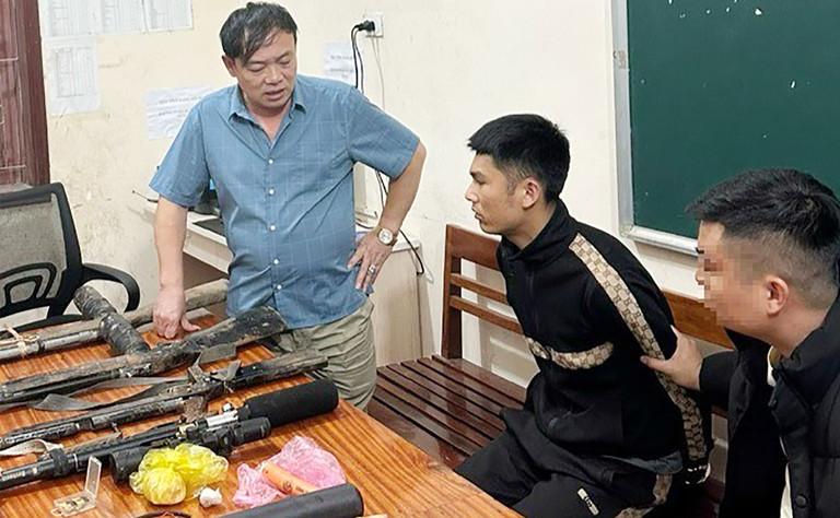 Bắt 2 đối tượng buôn ma túy cùng nhiều vũ khí nóng ở Nghệ An-2