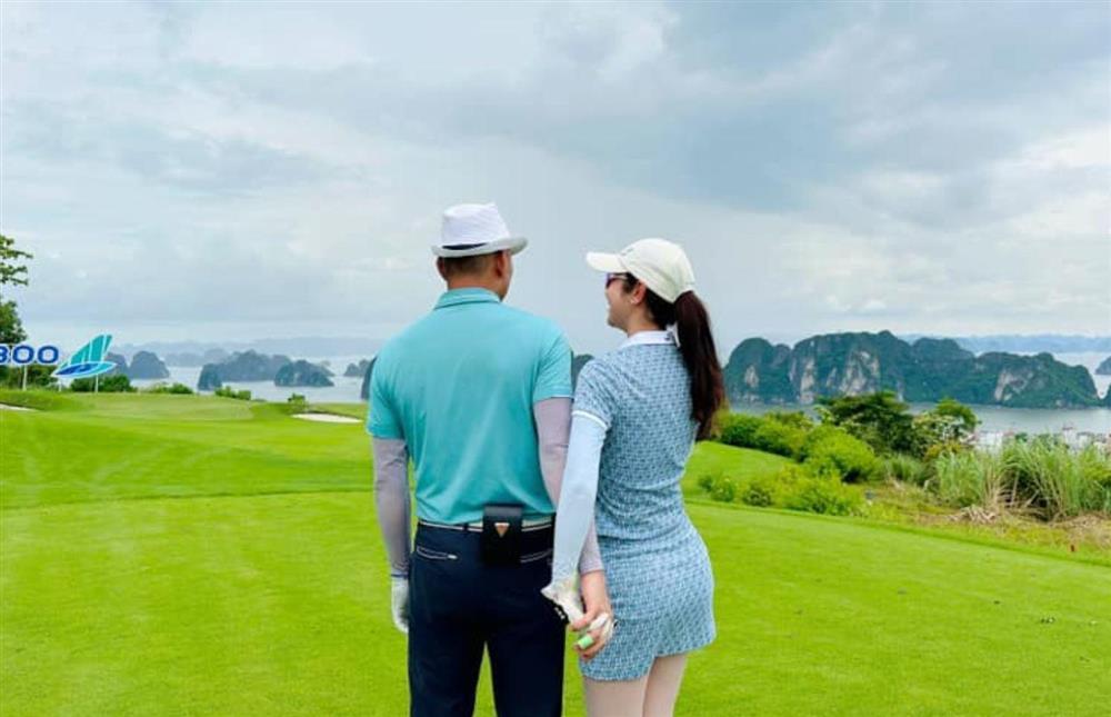 Jennifer Phạm ngày thường kín bưng, đi cạnh ông xã mới tự tin mặc gợi cảm-5